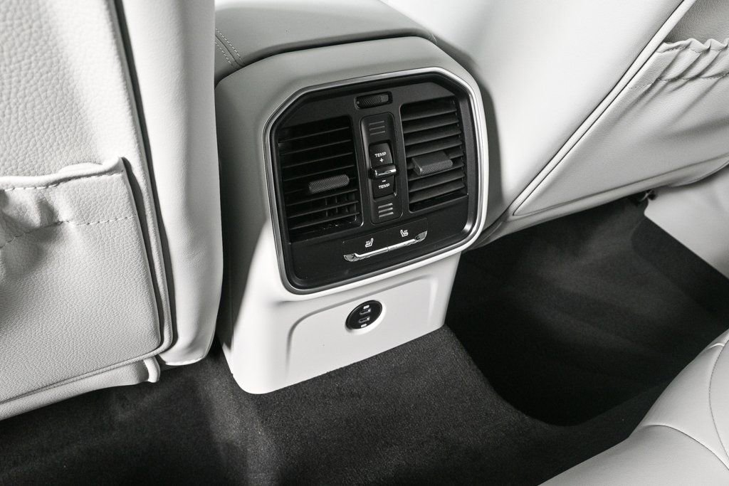 Certified 2025 Porsche Macan image 20