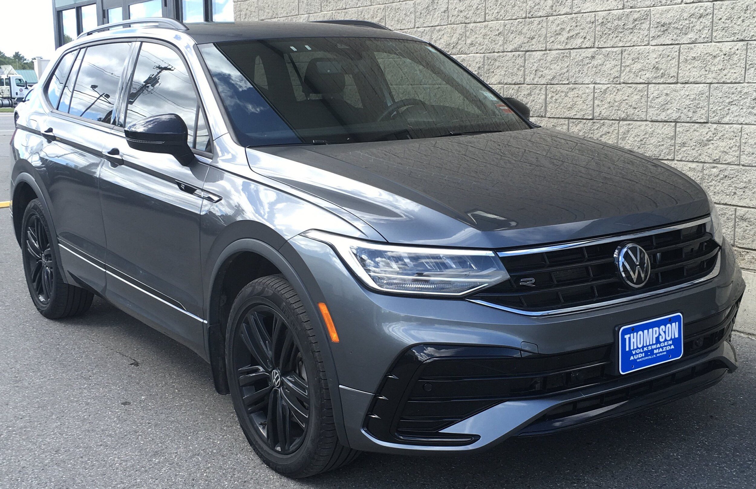 Certified 2022 Volkswagen Tiguan SE R-Line