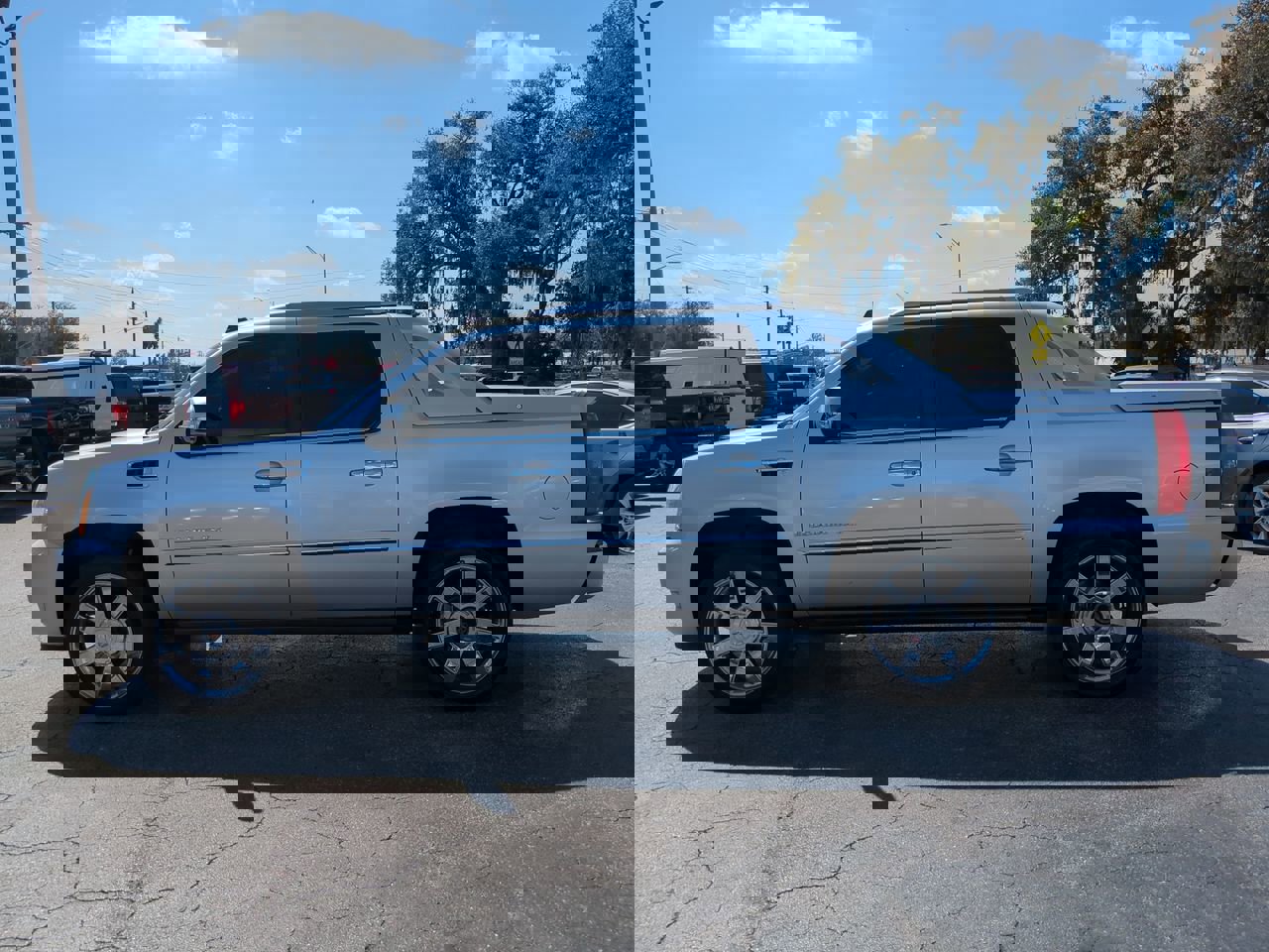 Used 2013 Cadillac Escalade EXT Premium image 7