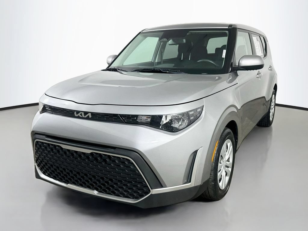 Used 2023 Kia Soul LX FWD image 3