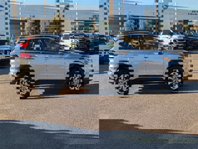 Used 2022 Toyota Corolla Cross LE image 7