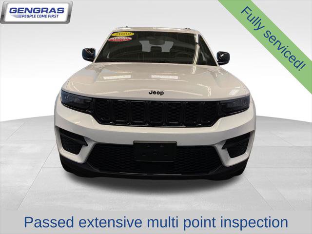 Certified 2023 Jeep Grand Cherokee Altitude AWD/4WD image 3