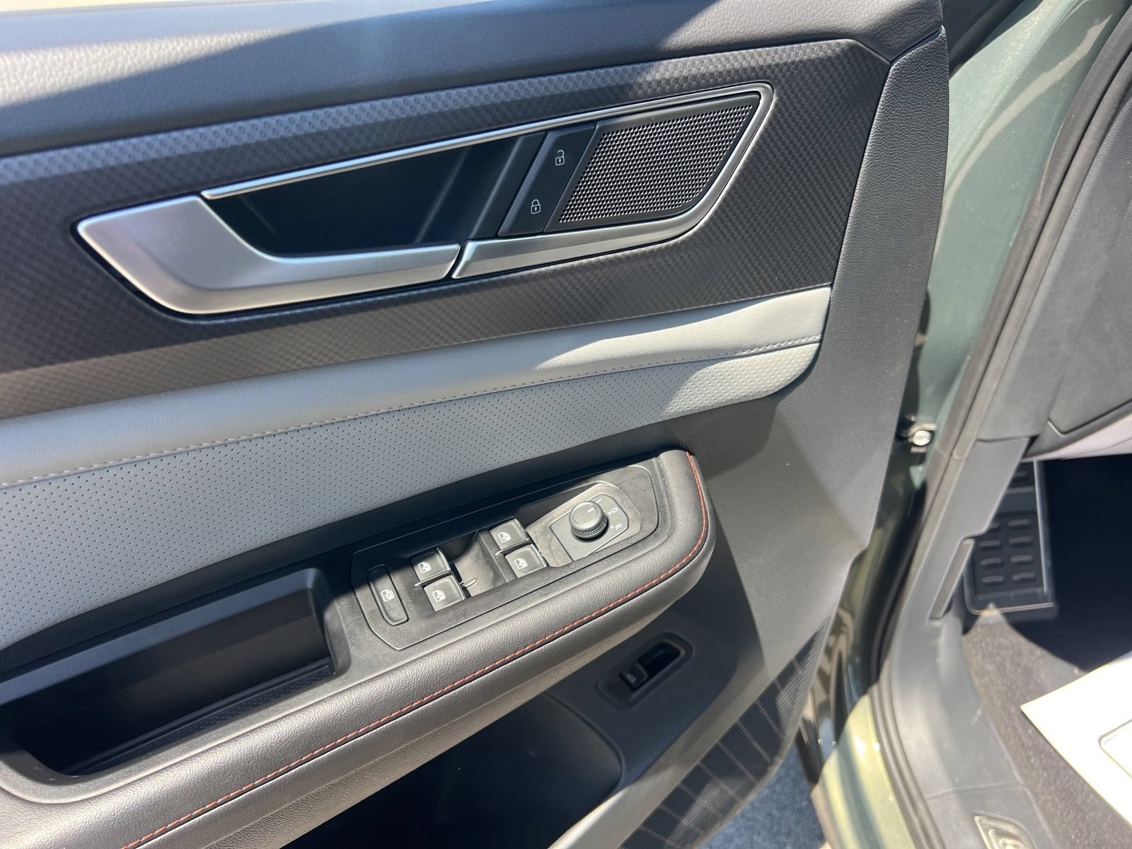 Certified 2024 Volkswagen Atlas Peak Edition SE AWD/4WD image 26