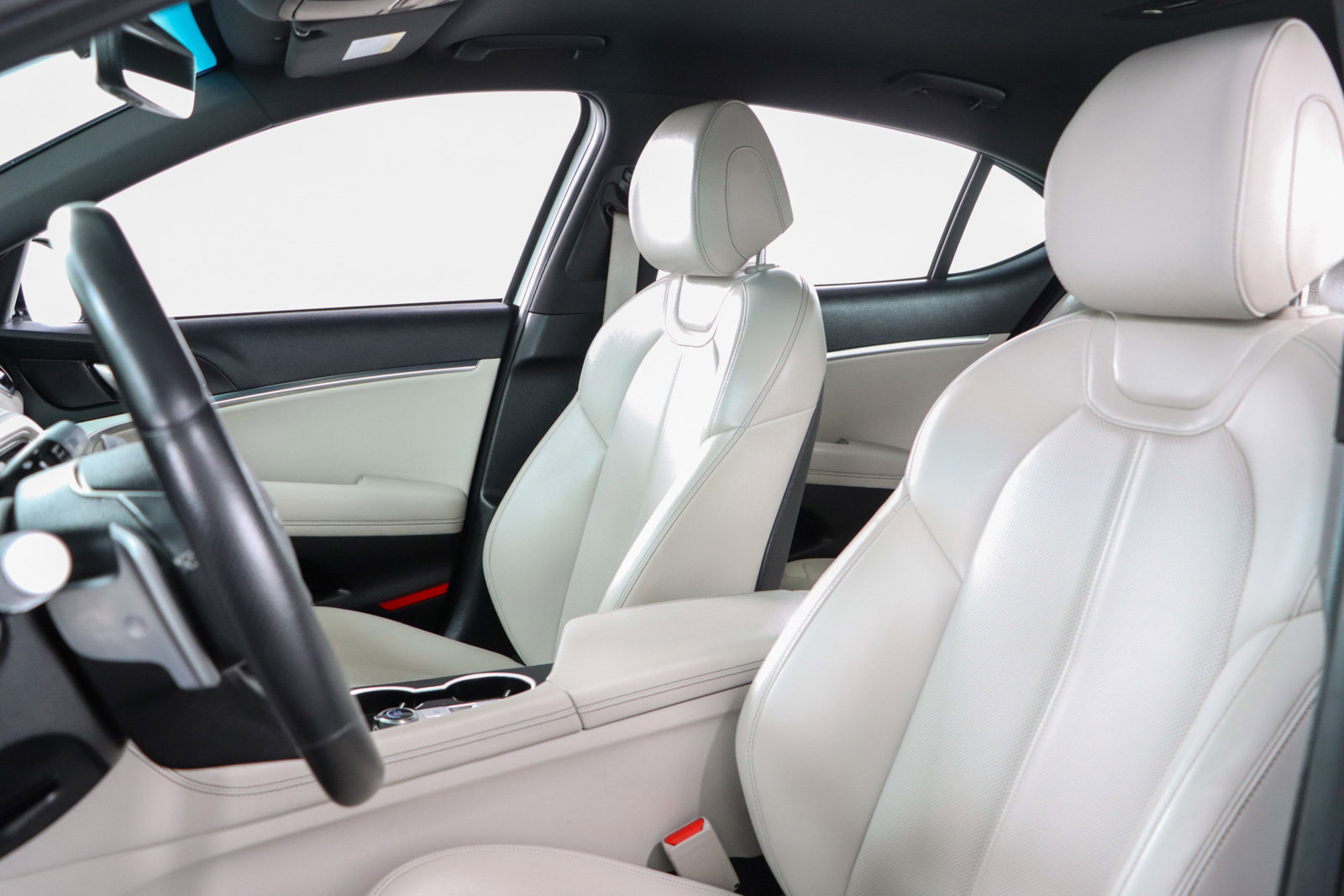 Used 2025 Genesis G70 2.5T image 24