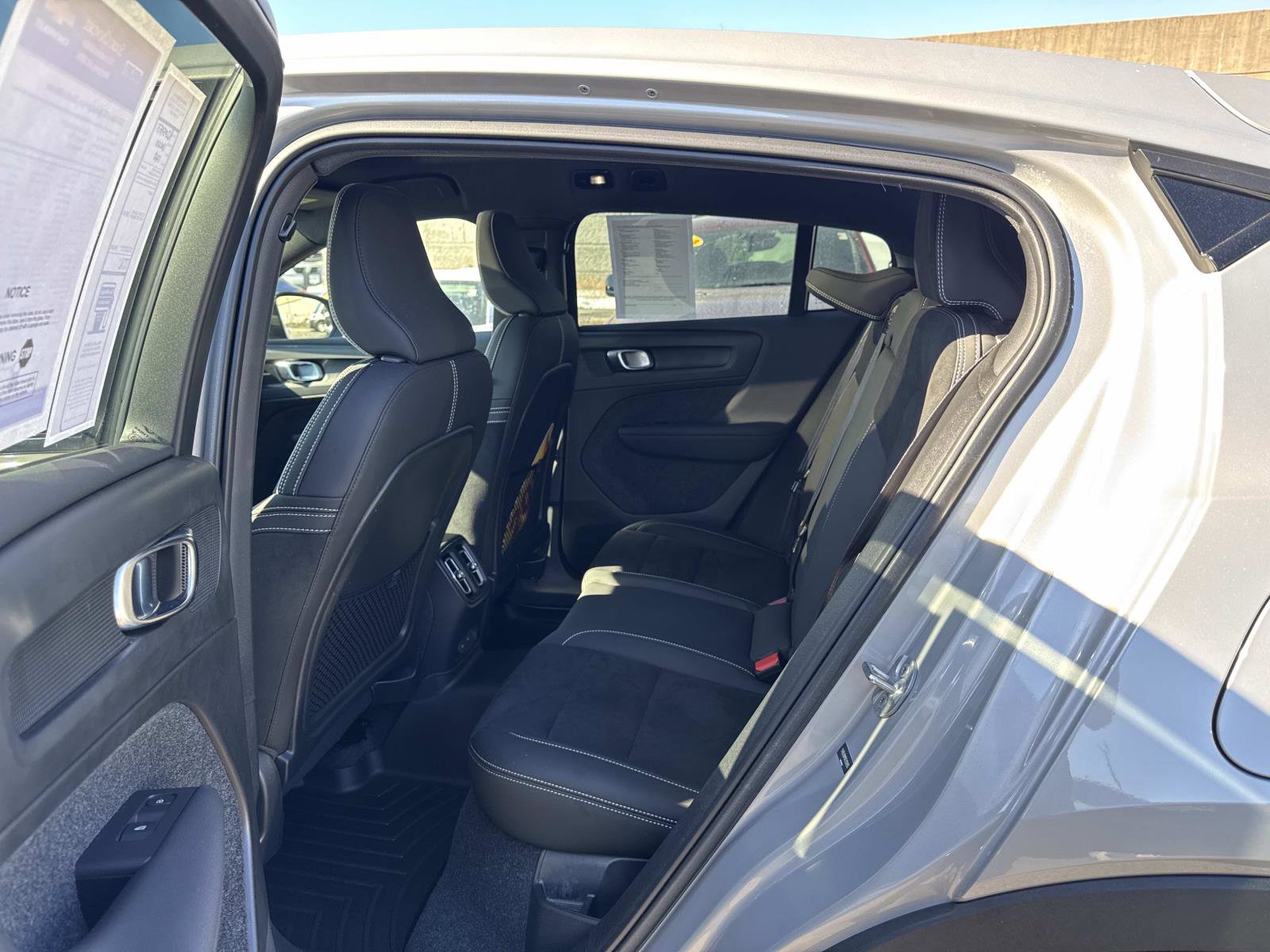 Used 2024 Volvo C40 P8 Recharge Ultimate image 23