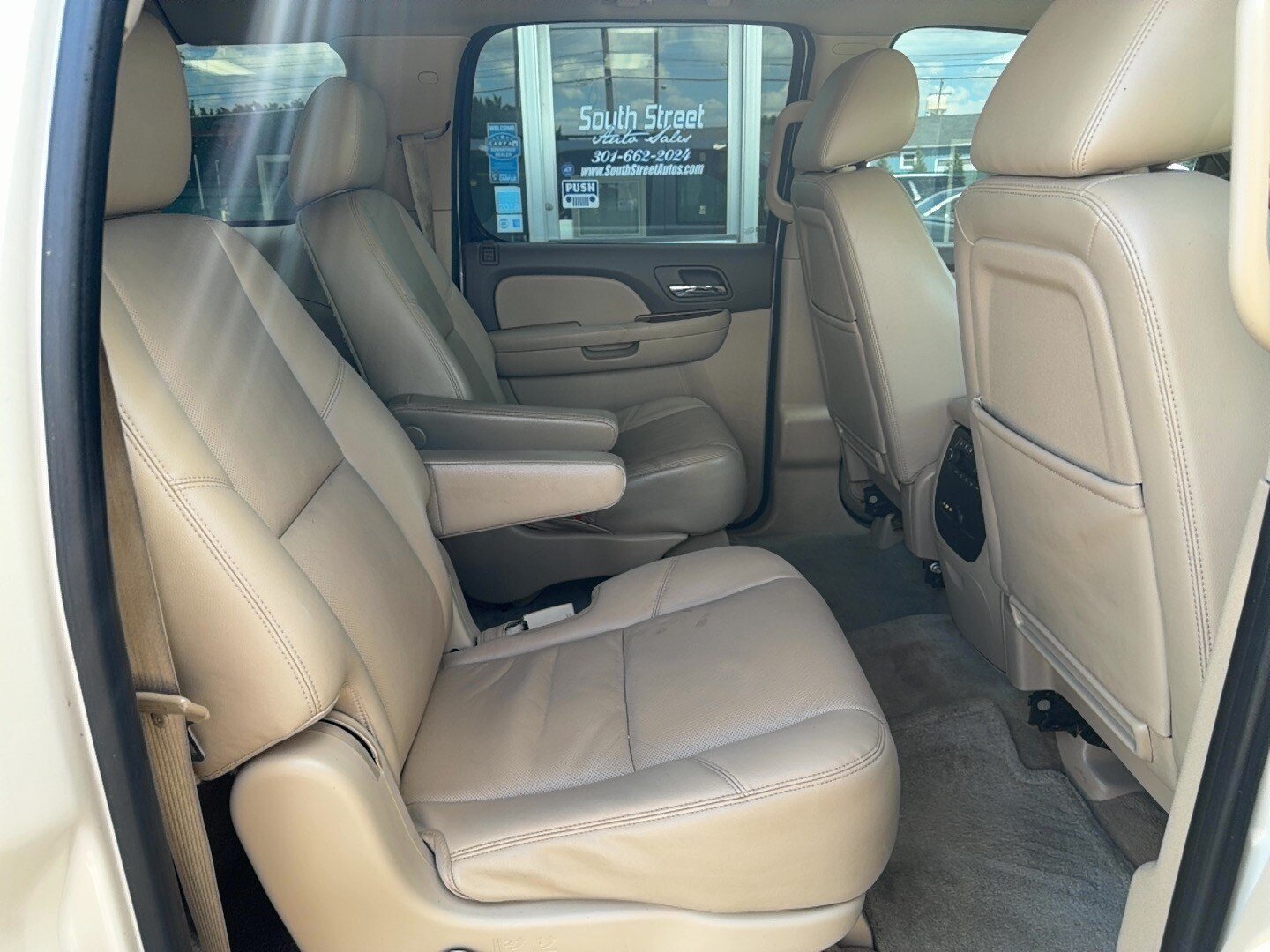 Used 2012 Chevrolet Suburban LTZ AWD/4WD image 24