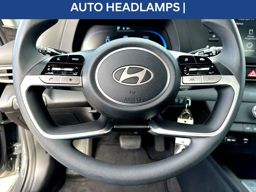 Used 2024 Hyundai Elantra SE FWD image 15