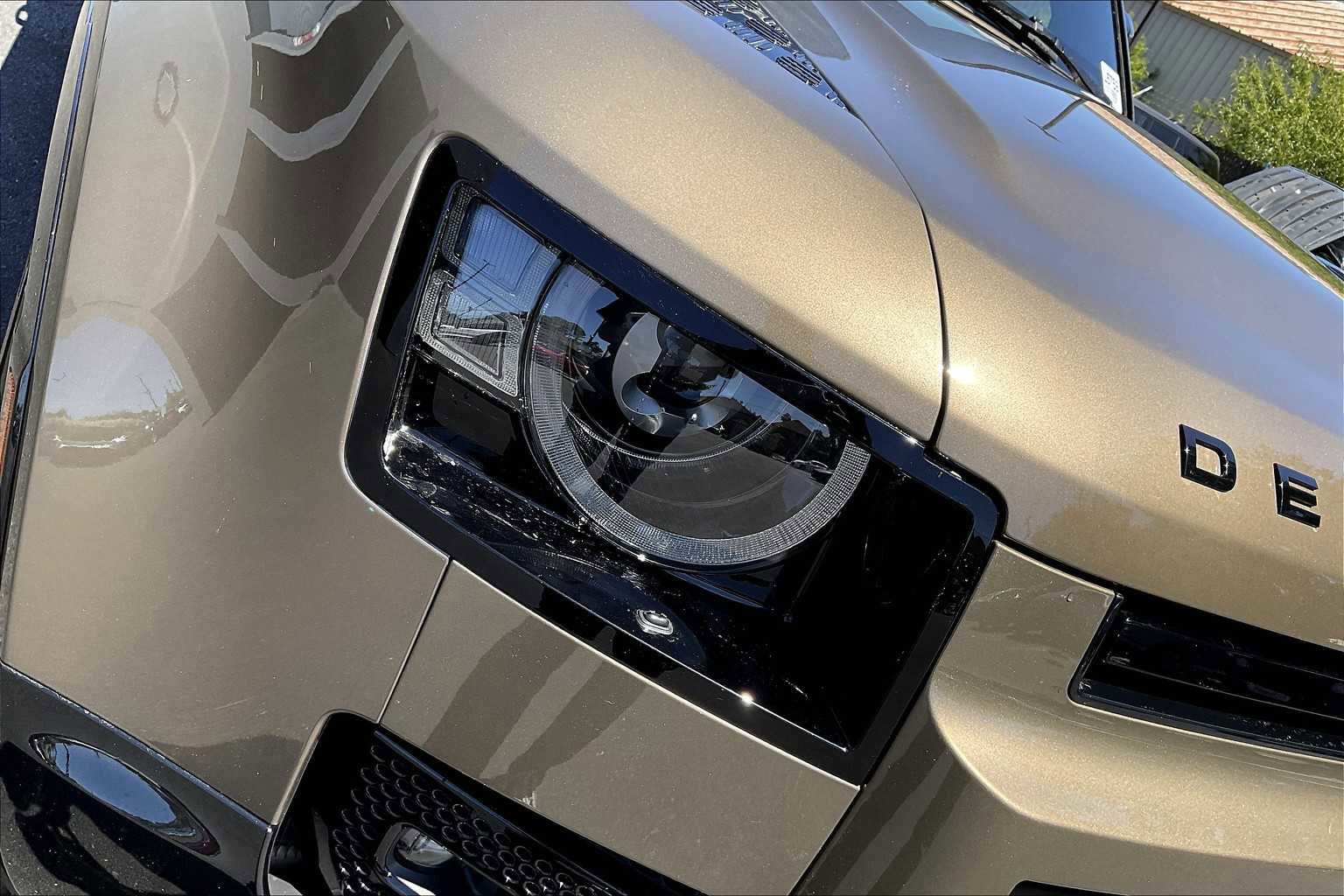 New 2025 Land Rover Defender 110 X-Dynamic SE image 33