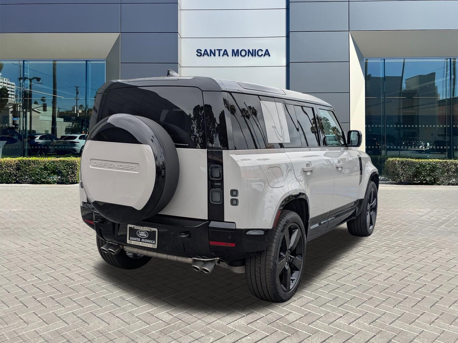 New 2026 Land Rover Defender 110 X-Dynamic SE image 5