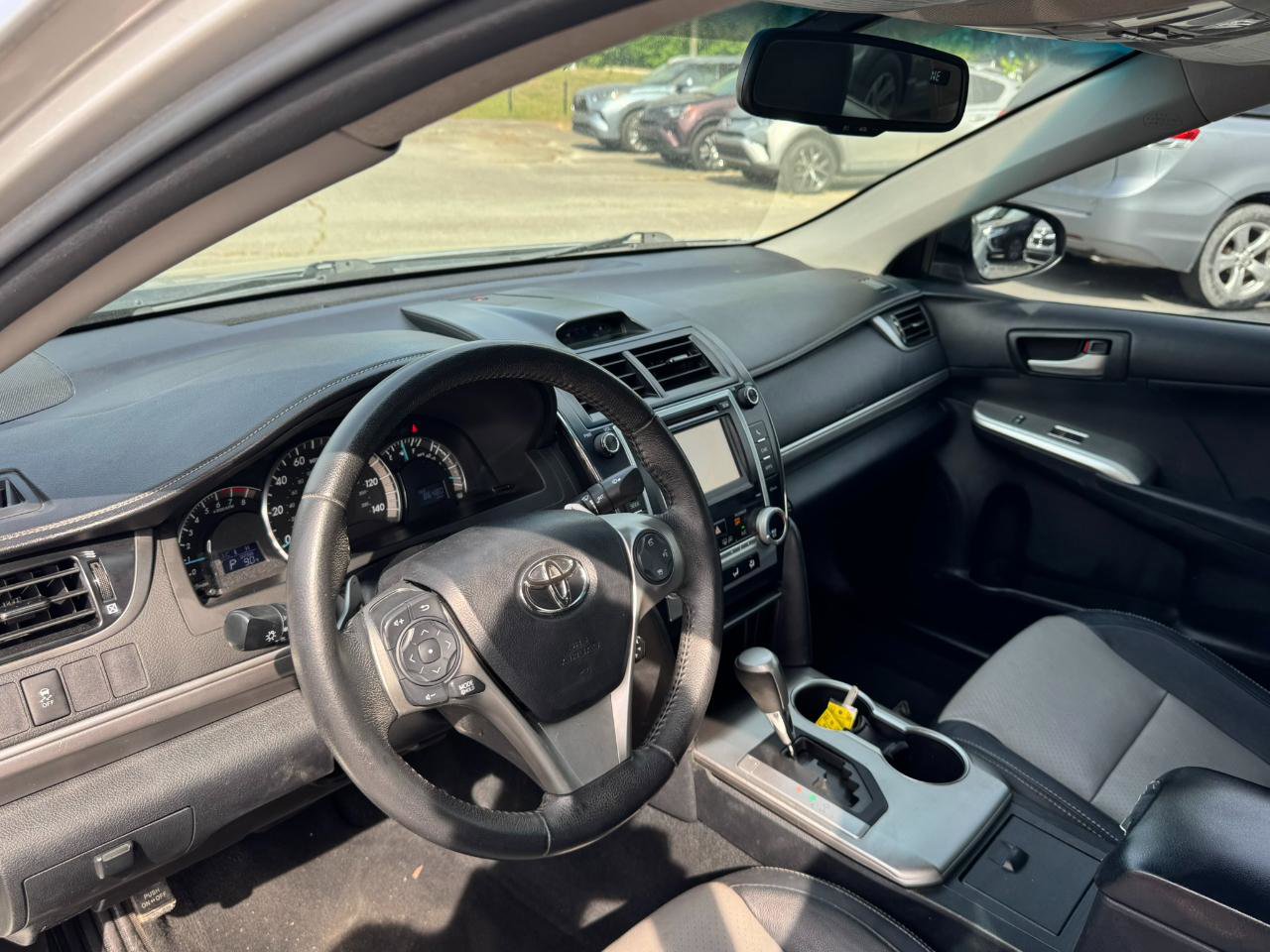 Used 2012 Toyota Camry SE w/ Convenience Pkg FWD image 11