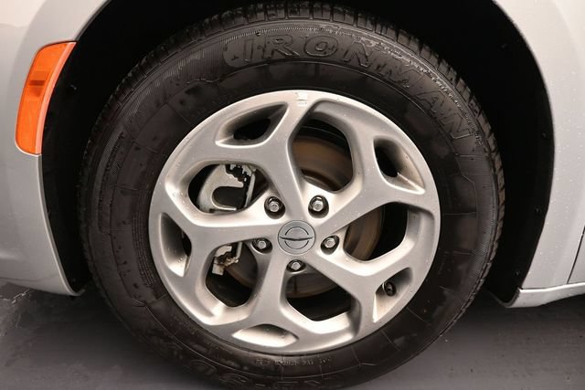 Used 2024 Chrysler Pacifica Limited FWD image 21