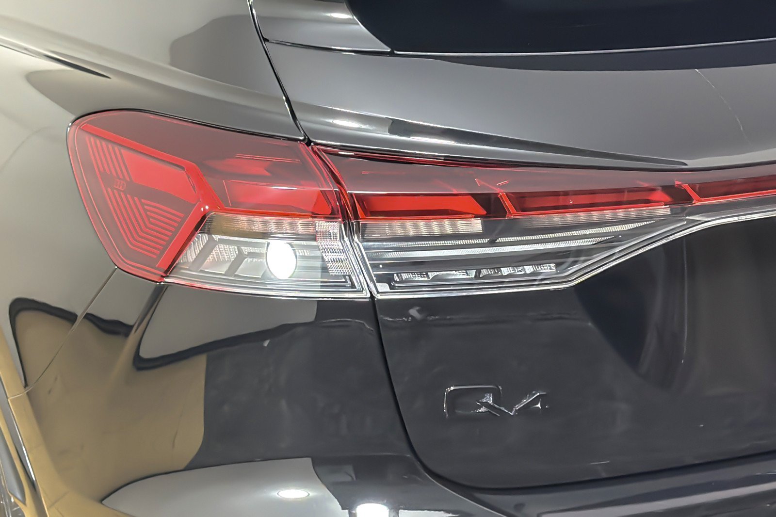 Certified 2024 Audi Q4 e-tron Premium Plus AWD/4WD image 27