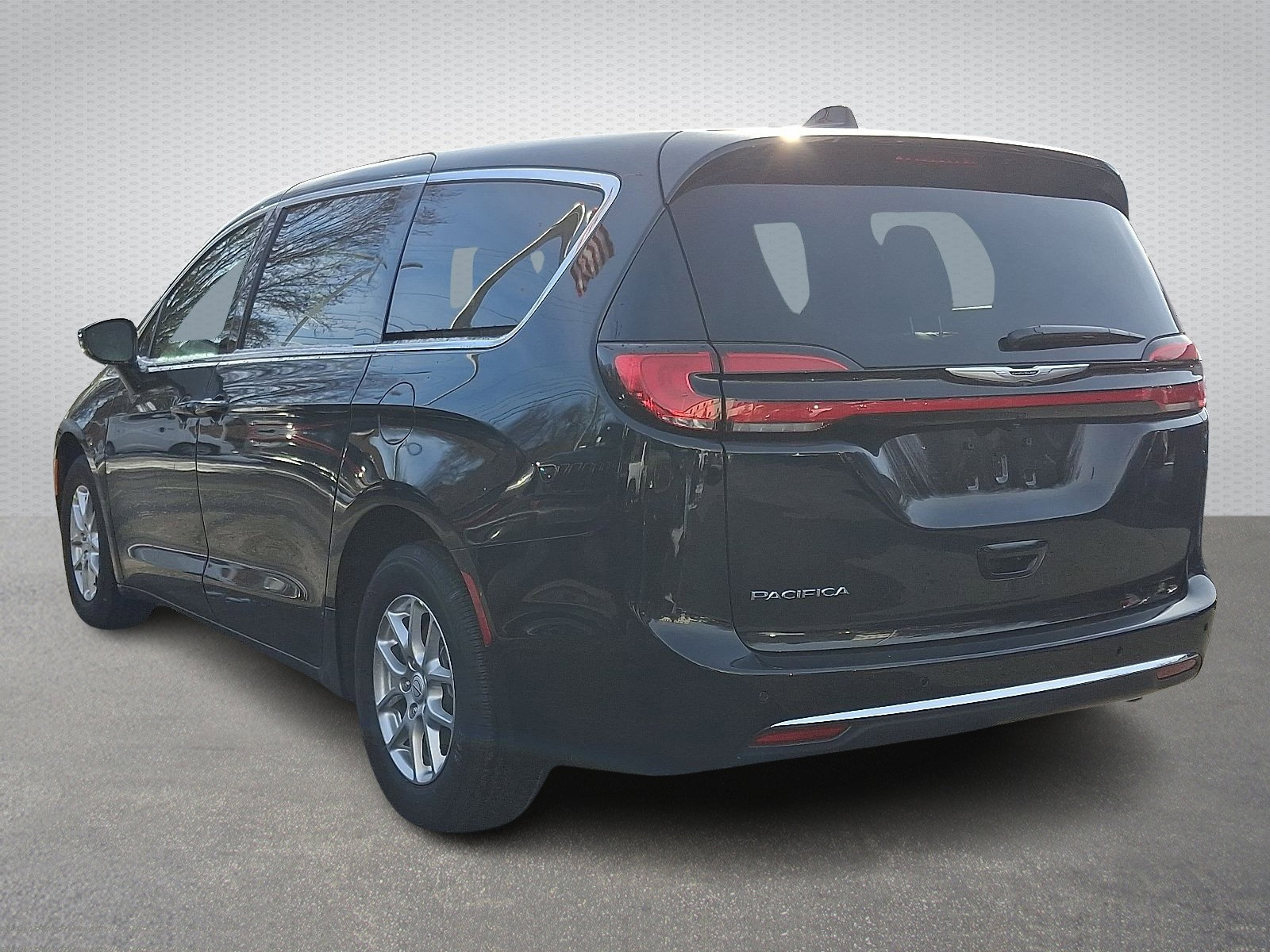 New 2026 Chrysler Pacifica Select image 4