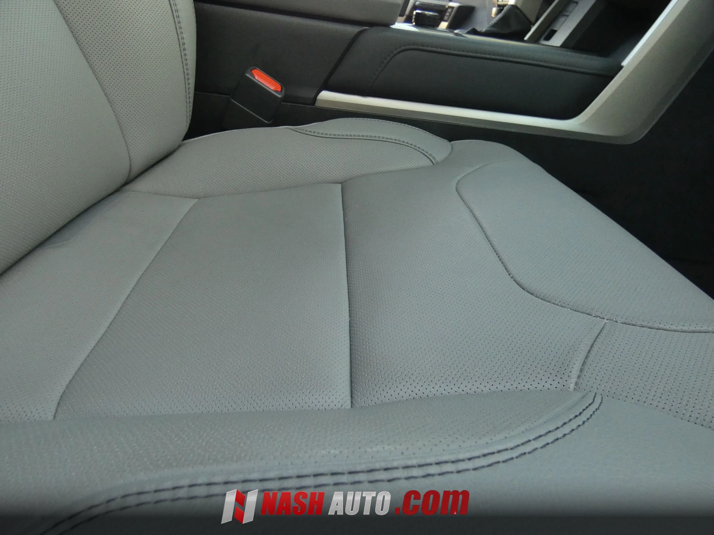 Used 2026 Toyota Tundra Limited AWD/4WD image 34
