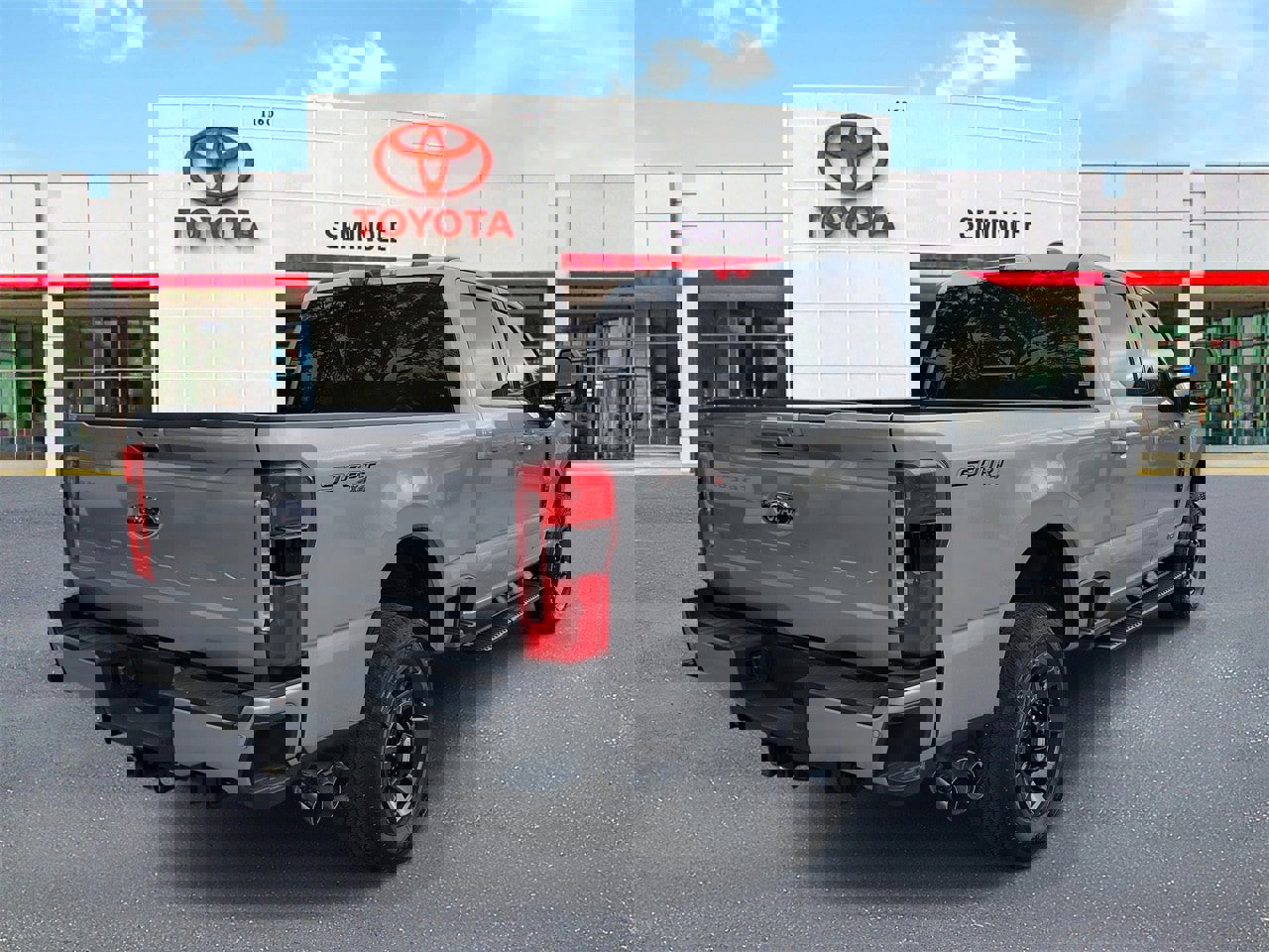 Used 2024 Ford F250 Lariat w/ Lariat Ultimate Package image 3