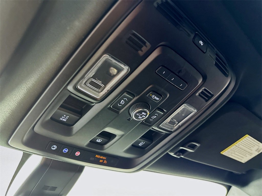 Used 2021 GMC Yukon Denali w/ Denali Premium Package image 34