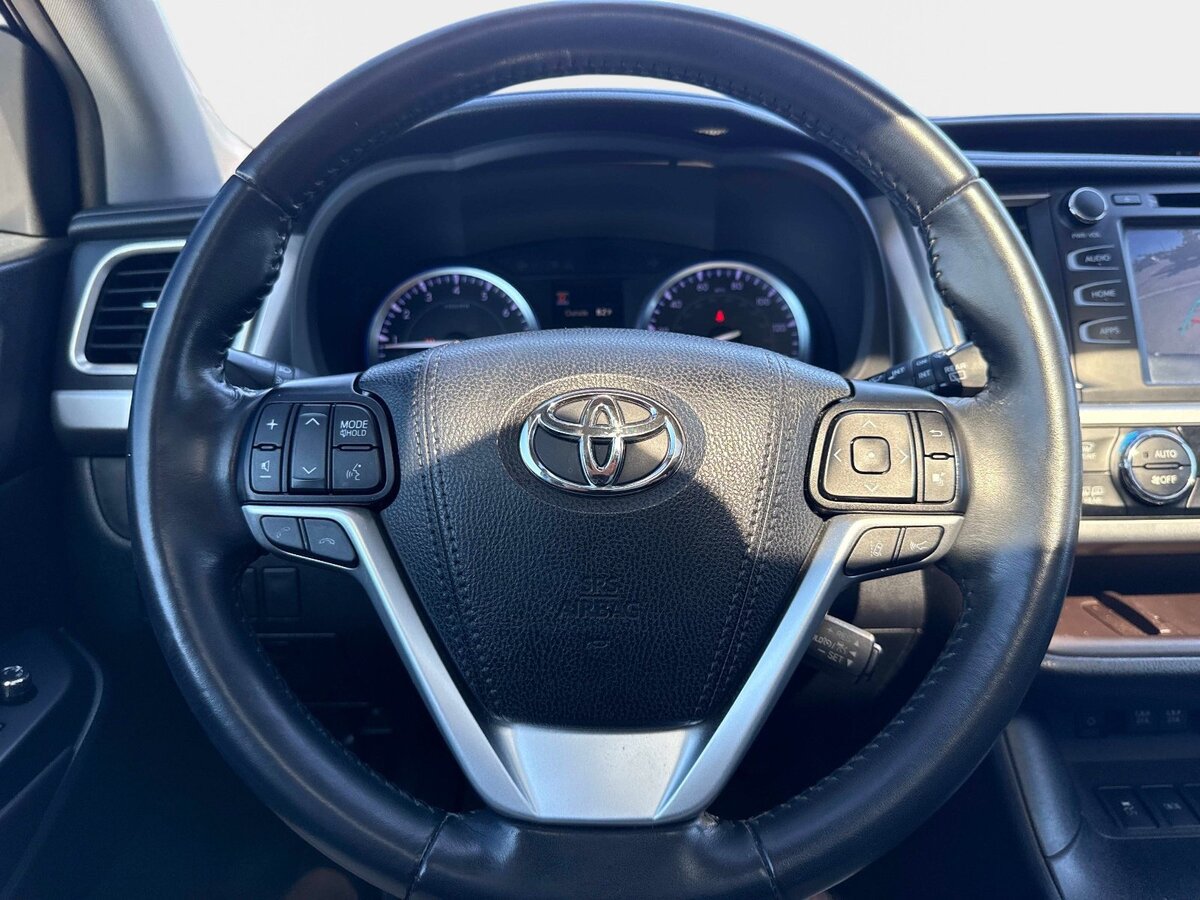 Used 2019 Toyota Highlander XLE FWD image 27
