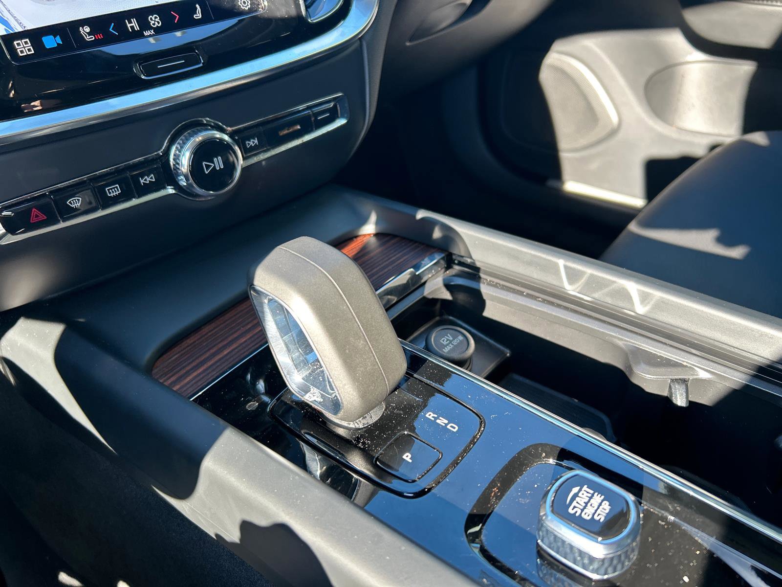 Used 2025 Volvo V60 B5 Cross Country Plus image 18