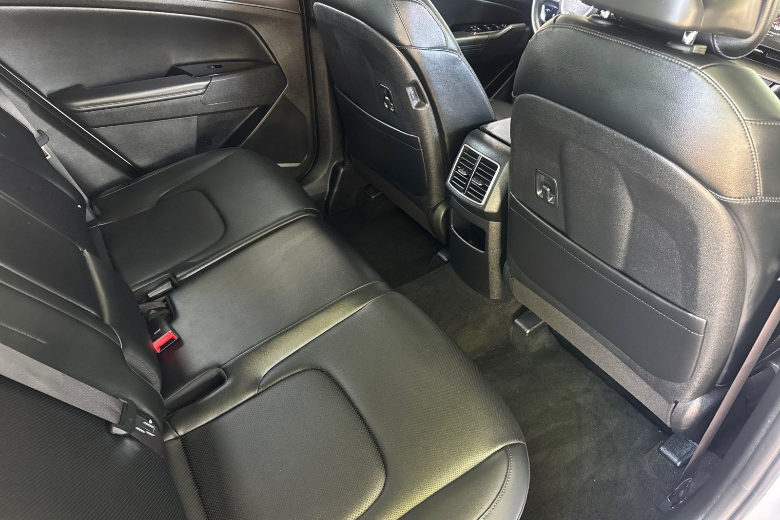 Used 2024 Kia Sportage EX FWD image 31