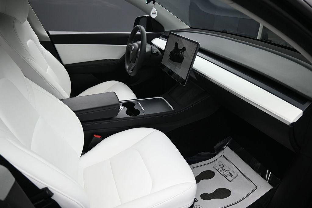 Used 2022 Tesla Model Y Long Range AWD/4WD image 30
