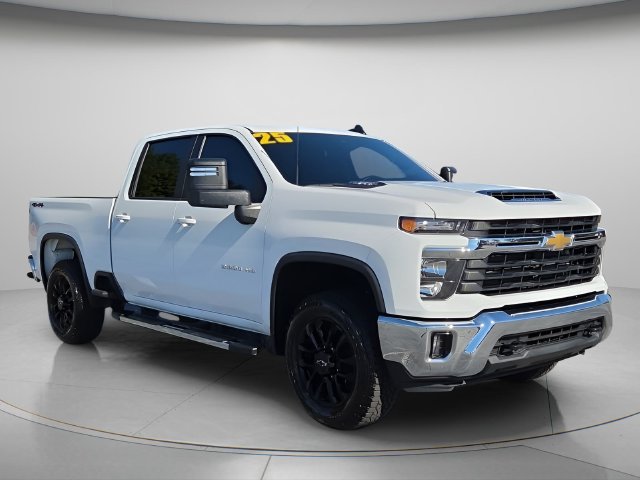 Used 2025 Chevrolet Silverado 2500 LT w/ Convenience Package AWD/4WD image 8