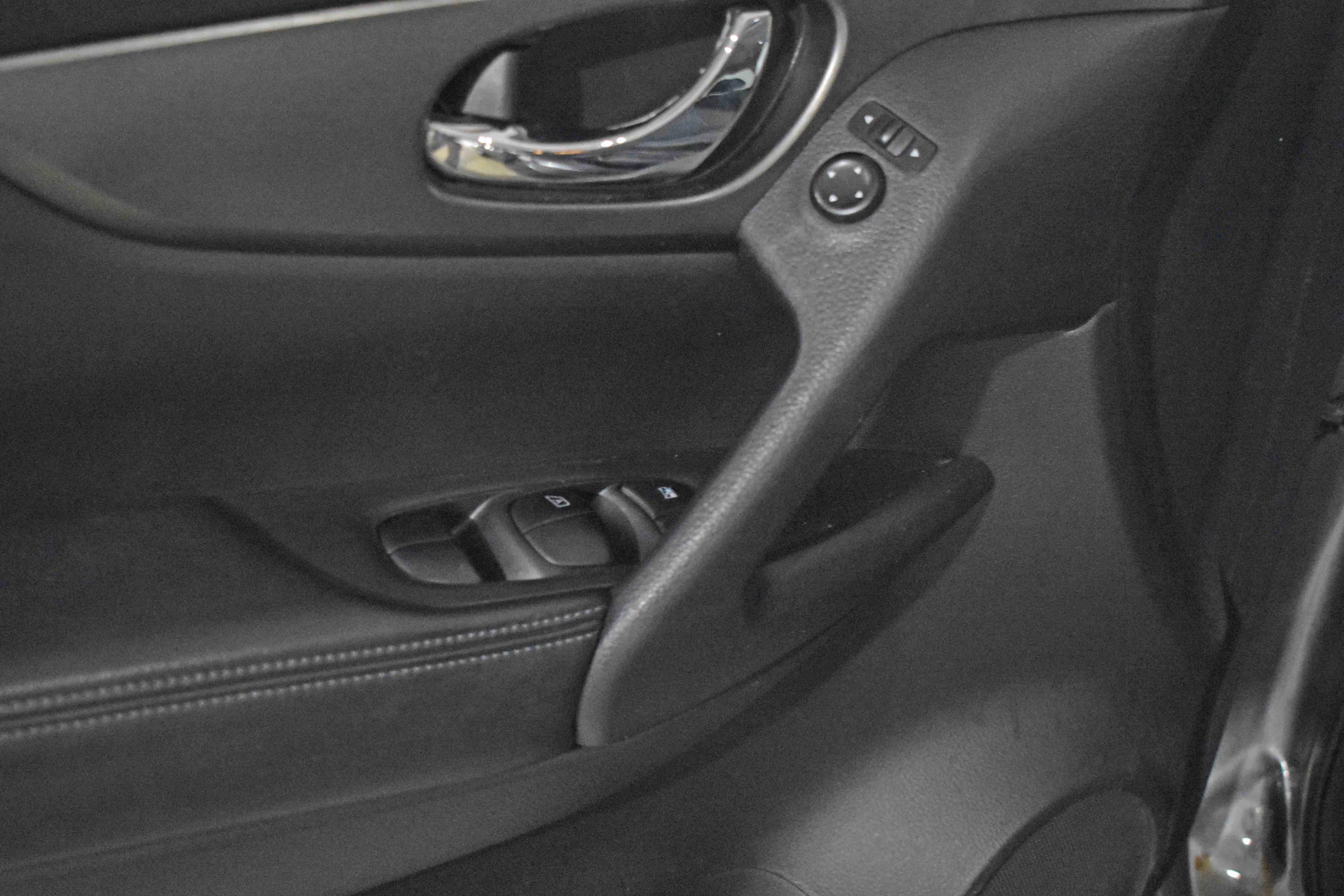 Used 2015 Nissan Rogue SV image 14