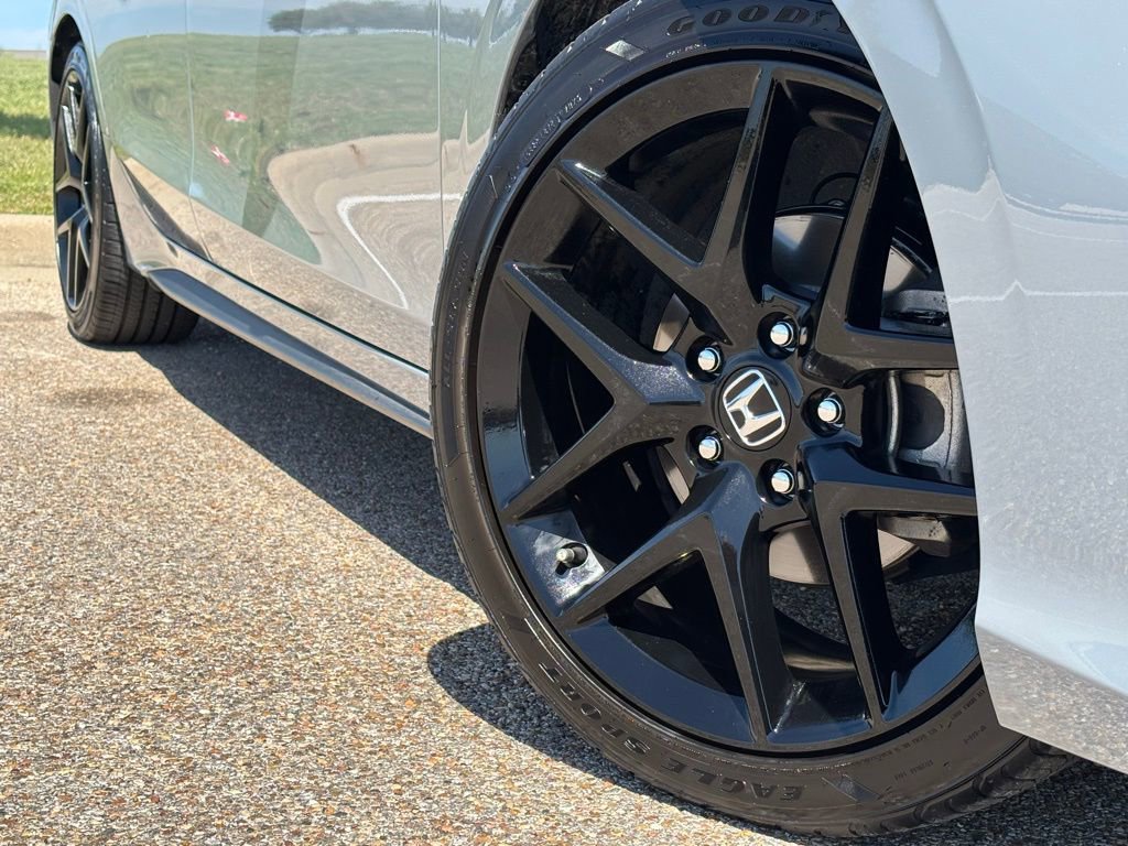 Used 2025 Honda Civic Sport image 2