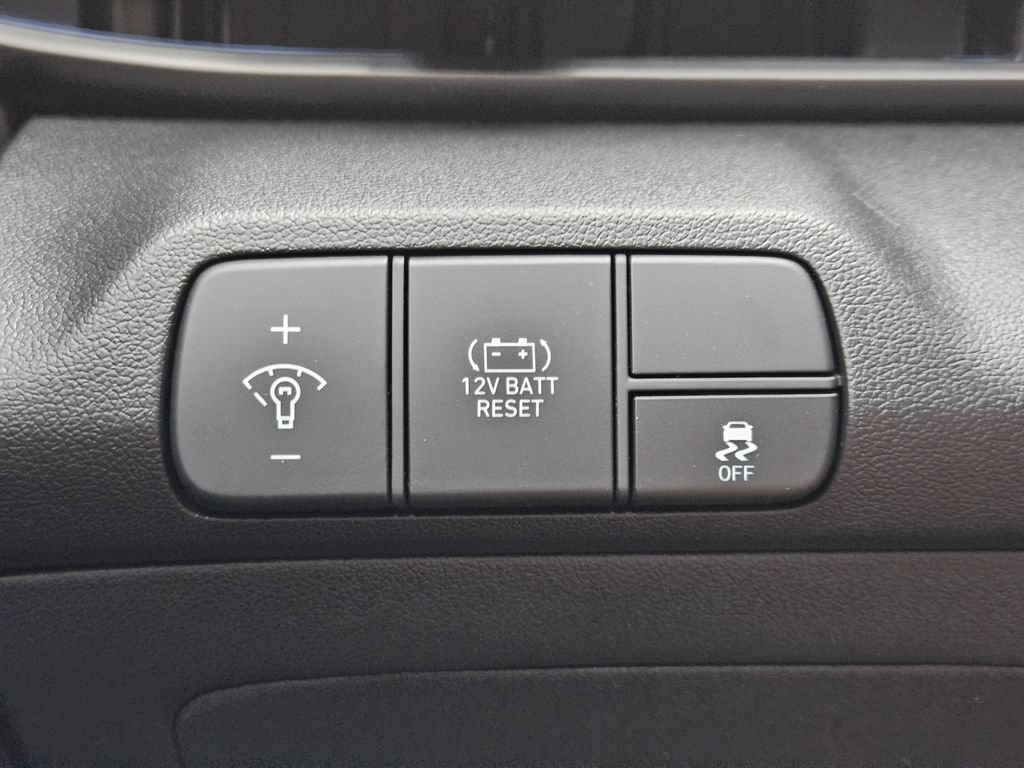 New 2026 Hyundai Elantra SEL FWD image 22