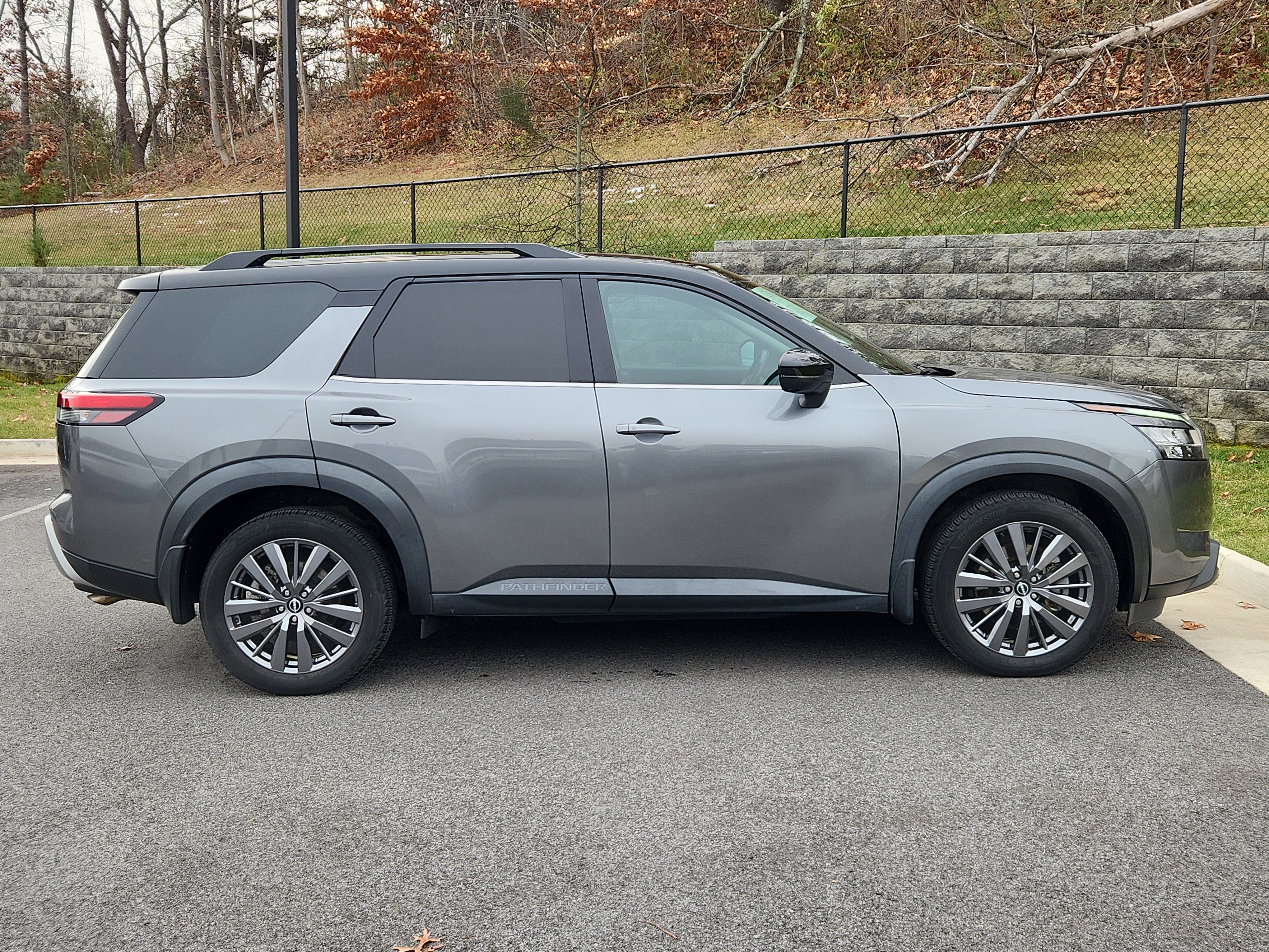 Used 2022 Nissan Pathfinder SL w/ SL Premium Package image 11