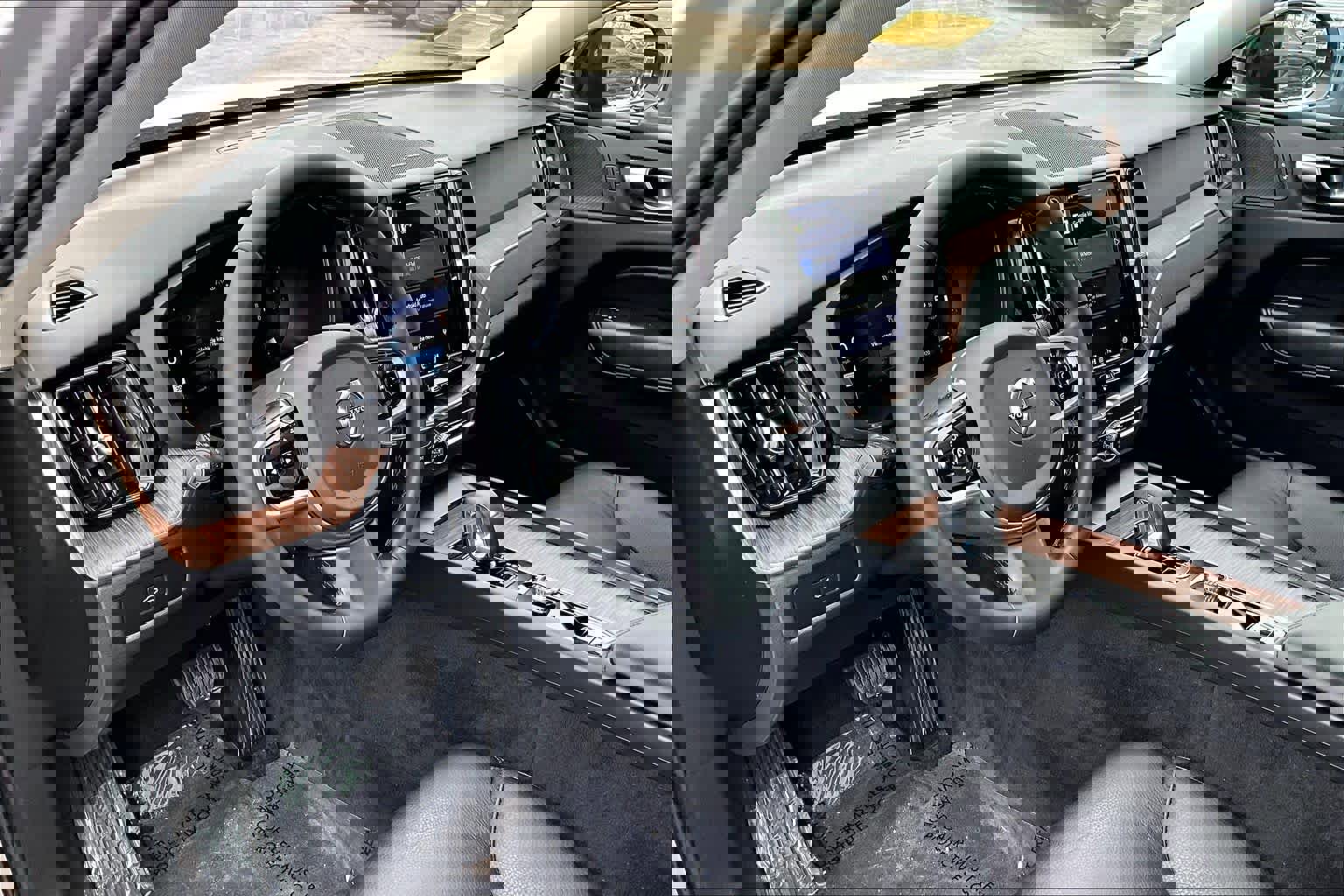 Certified 2023 Volvo XC60 B5 Plus w/ Climate Package image 17