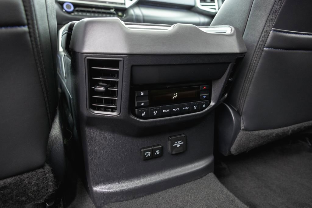 Certified 2024 Toyota Sequoia Platinum AWD/4WD image 31