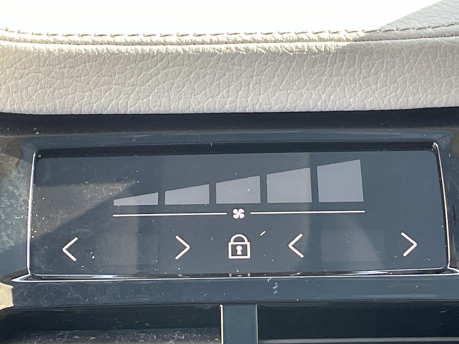 Used 2022 Volvo XC90 T5 Momentum w/ Protection Package Premier image 15