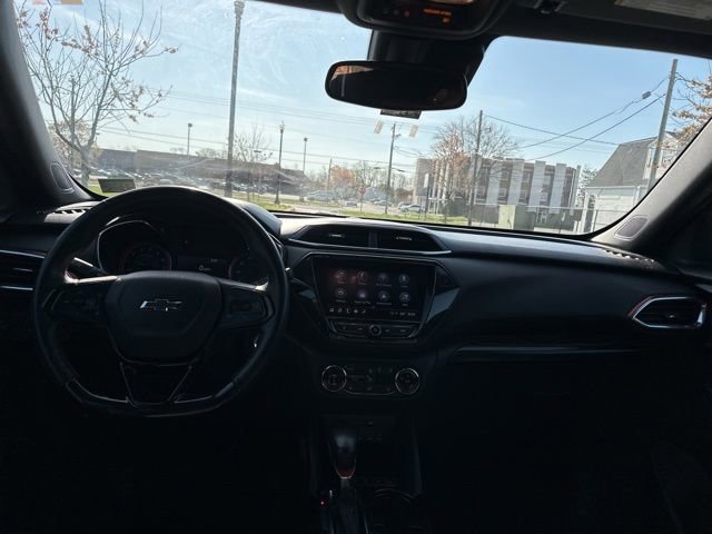 Used 2022 Chevrolet TrailBlazer RS w/ Sun and Liftgate Package AWD/4WD image 3