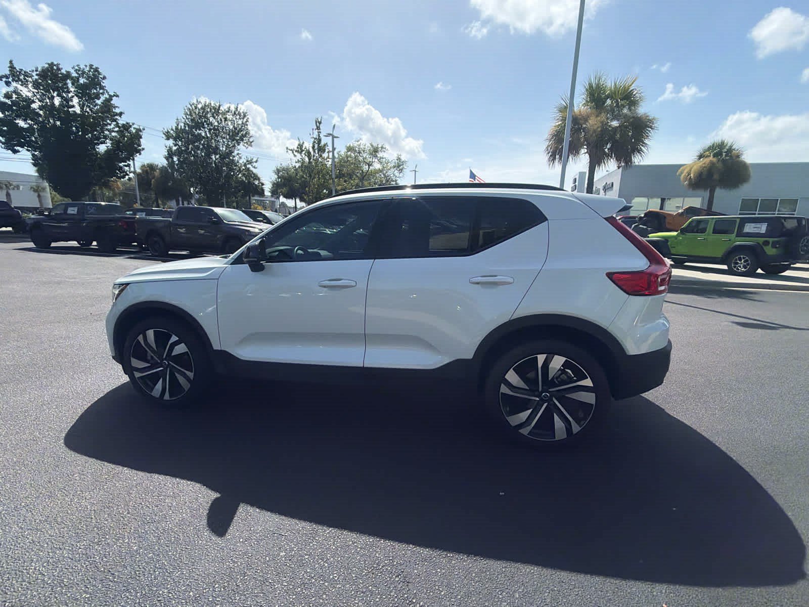 Certified 2023 Volvo XC40 B4 Plus w/ Protection Package Premier FWD image 13