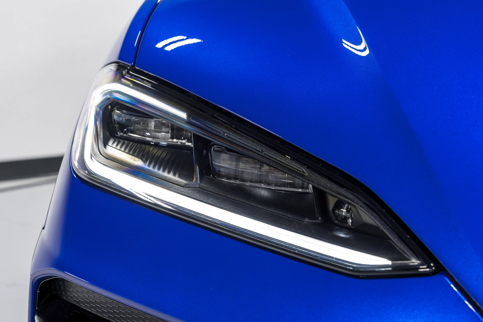 Used 2025 Lamborghini Urus SE AWD/4WD image 48