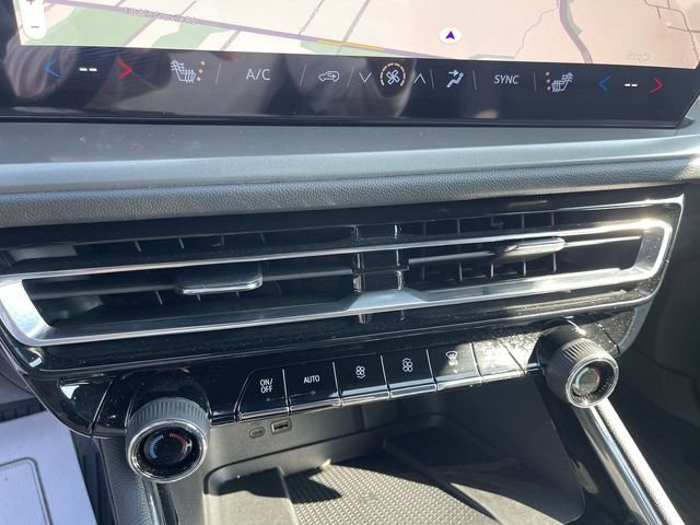 New 2026 Chevrolet Traverse LT w/ Driver Confidence Package AWD/4WD image 19