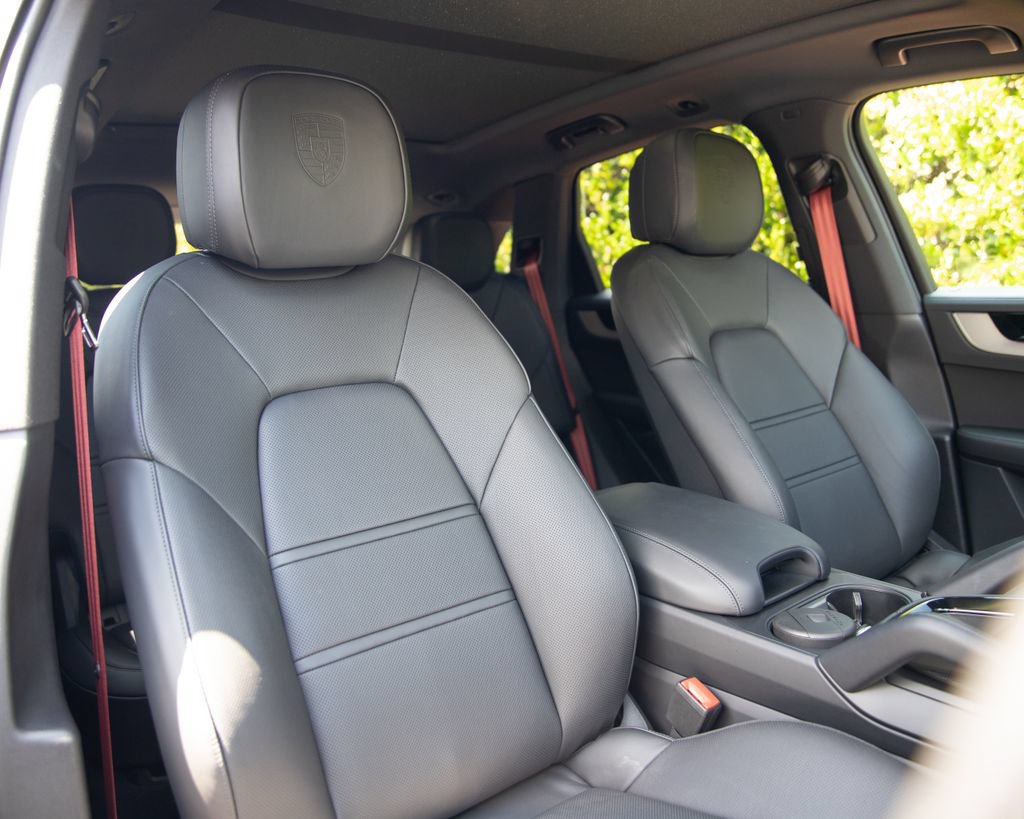 Certified 2026 Porsche Cayenne AWD/4WD image 5