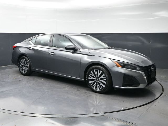 Used 2025 Nissan Altima 2.5 SV image 3