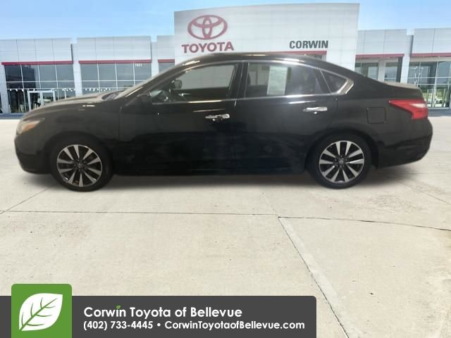 Used 2017 Nissan Altima 2.5 SV image 2