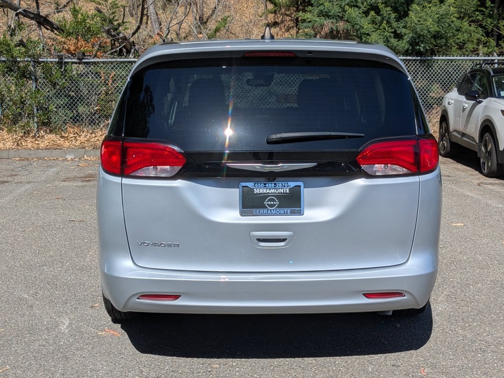 Used 2023 Chrysler Voyager LX FWD image 6