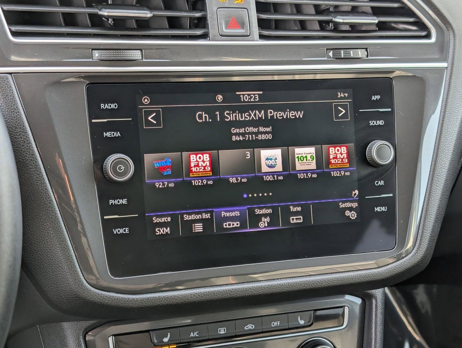 Used 2024 Volkswagen Tiguan SE image 25