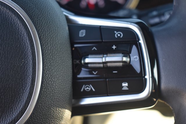 Used 2024 Kia Carnival EX FWD image 26
