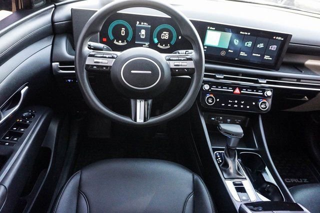 Used 2025 Hyundai Santa Cruz SEL image 14