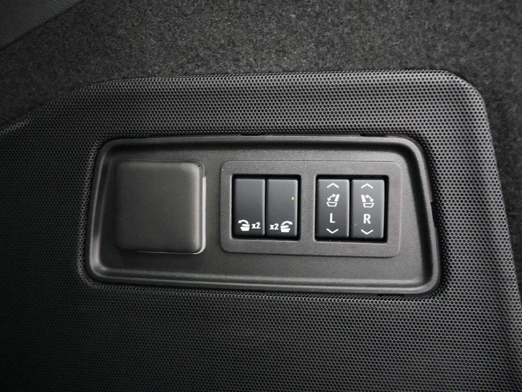 Used 2025 Cadillac Escalade ESV Sport Platinum AWD/4WD image 48
