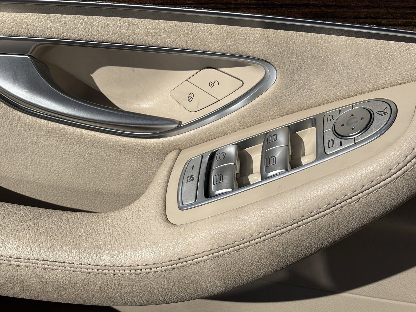 Used 2019 Mercedes-Benz C 300 Sedan image 23