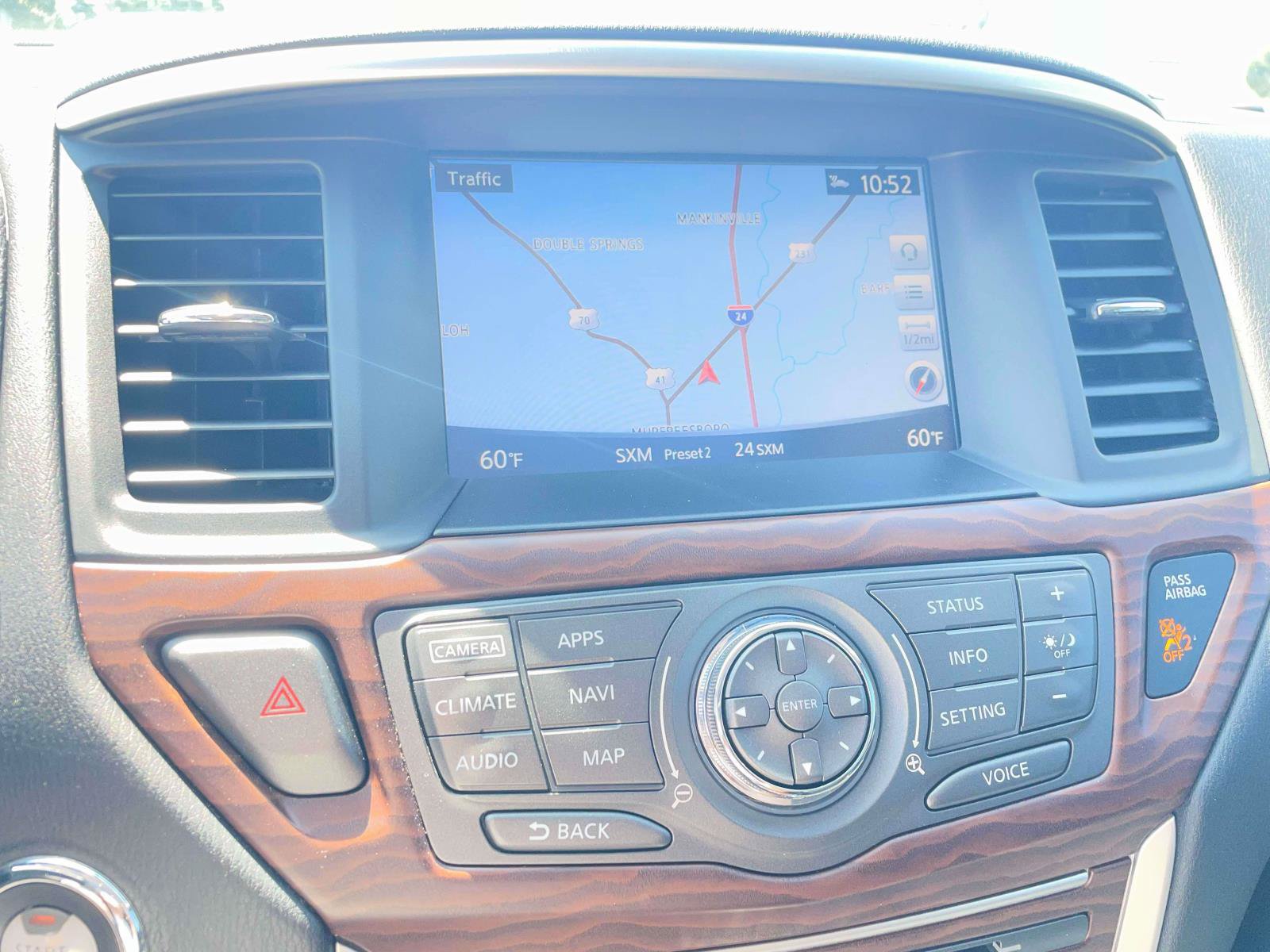 Used 2017 Nissan Pathfinder Platinum w/ Family Entertainment Package AWD/4WD image 18