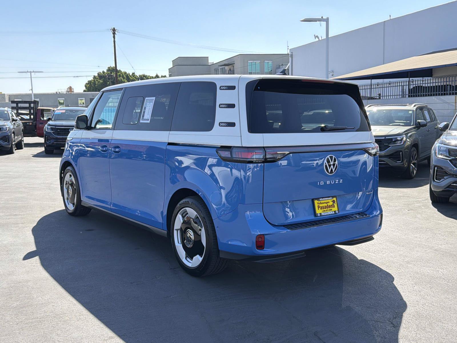 Certified 2025 Volkswagen ID. Buzz Pro S Plus AWD/4WD image 3