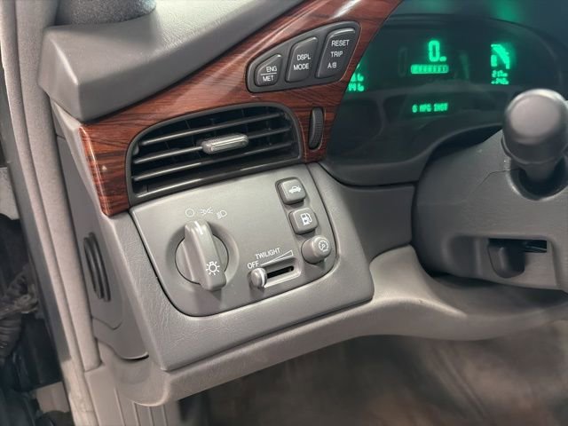 Used 2004 Cadillac De Ville w/ Equipment Group FWD image 16