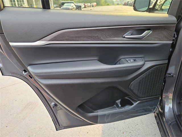 New 2025 Jeep Grand Cherokee L Limited w/ Black Appearance Package image 10