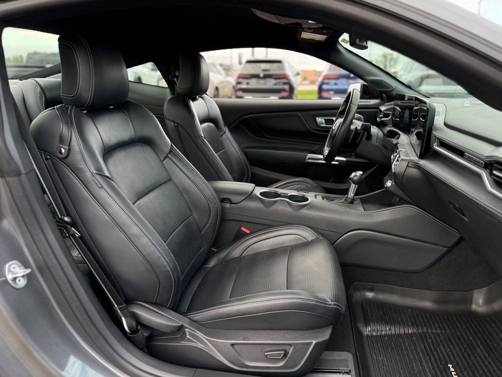 Used 2025 Ford Mustang GT Premium RWD image 17